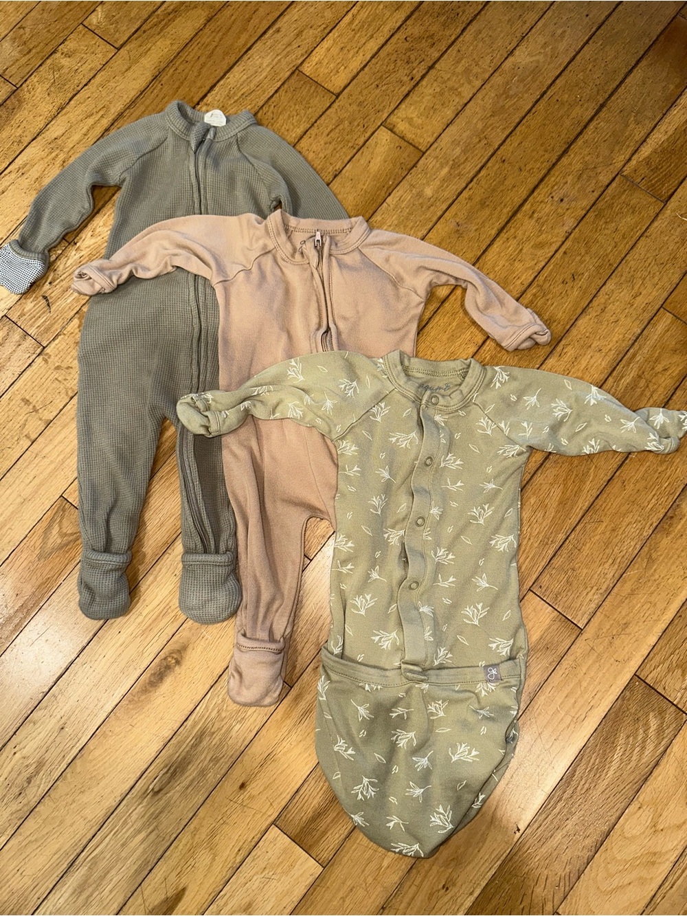 Baby Unisex Goumi pajama lot bundle long sleeve onesies zip